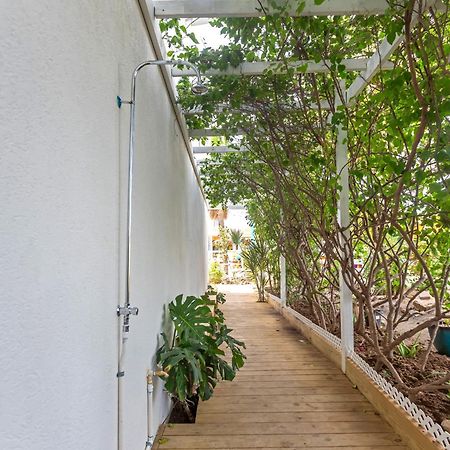 Maho Beach House - Petite Studio - Beach Access Екстериор снимка