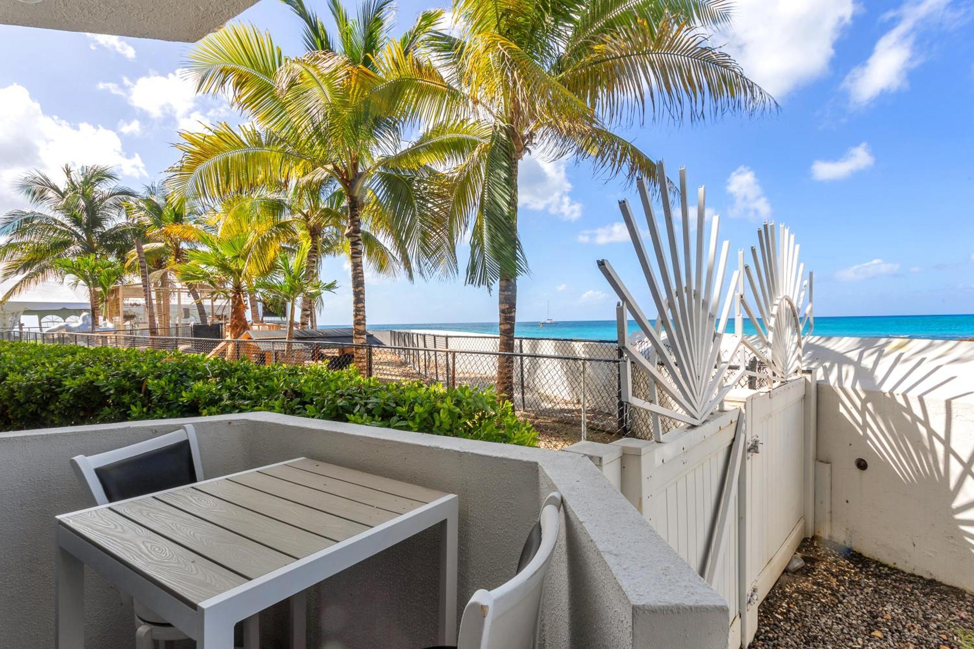 Maho Beach House - Petite Studio - Beach Access Екстериор снимка
