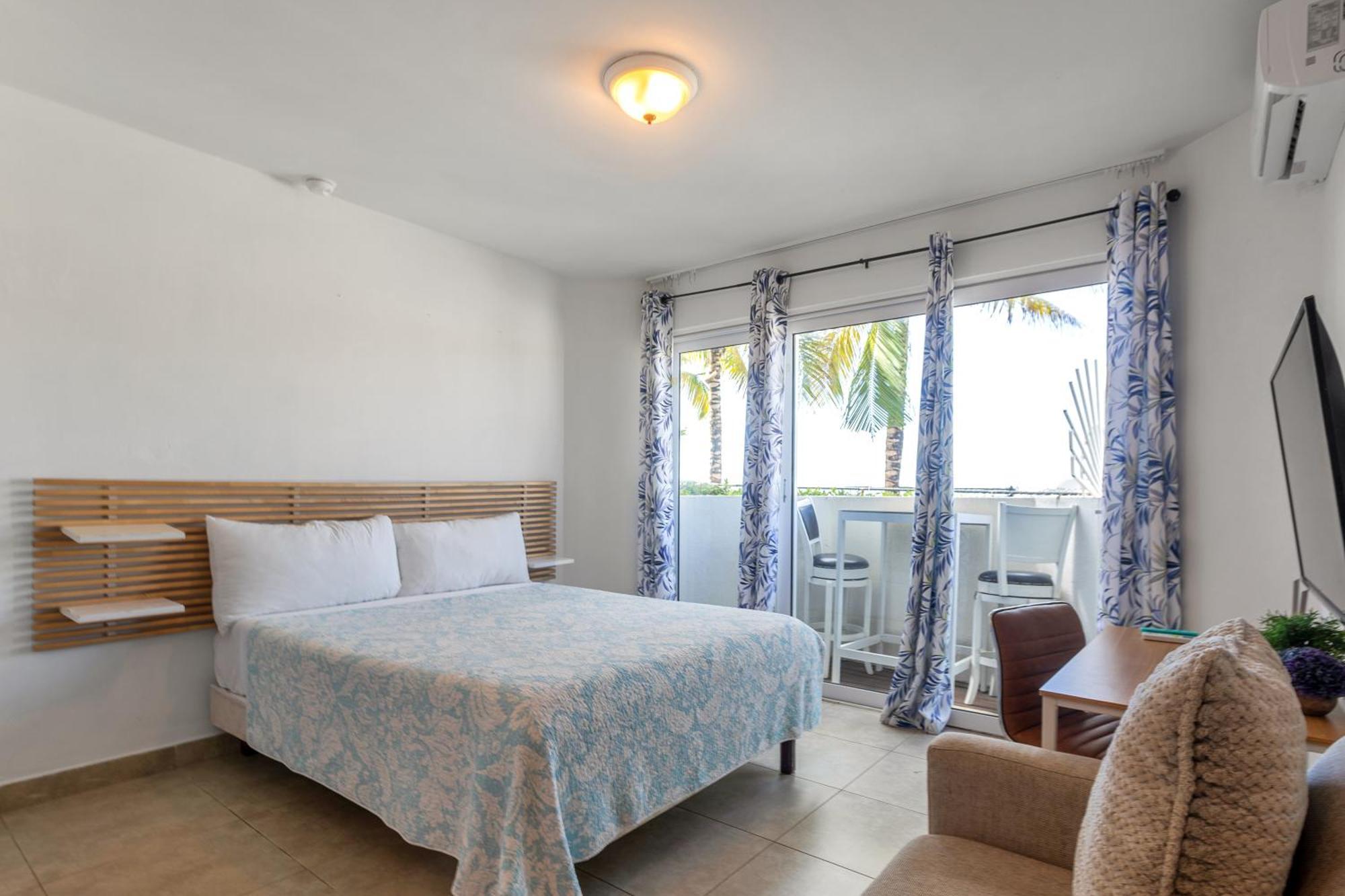 Maho Beach House - Petite Studio - Beach Access Екстериор снимка