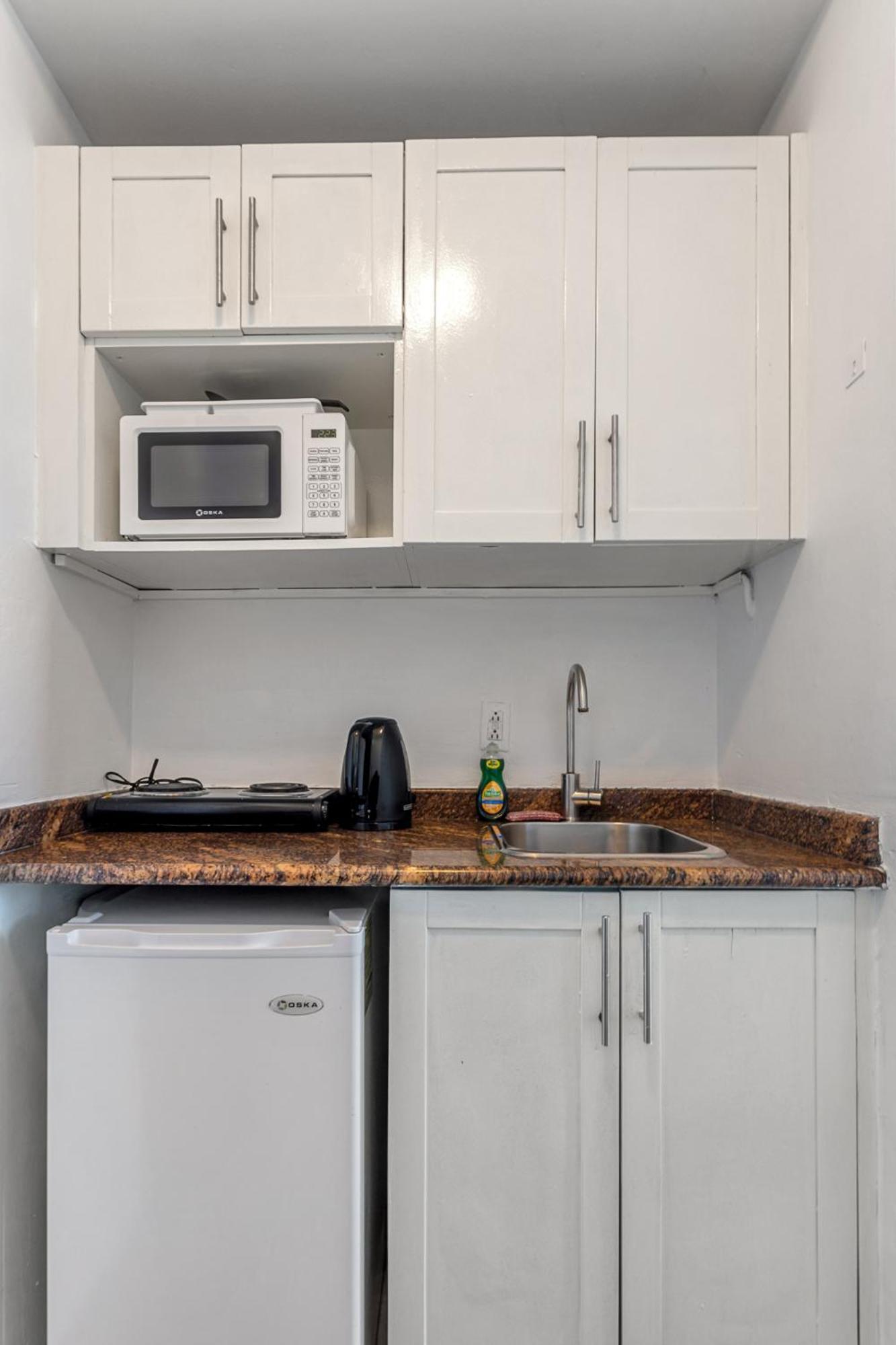 Maho Beach House - Petite Studio - Beach Access Екстериор снимка
