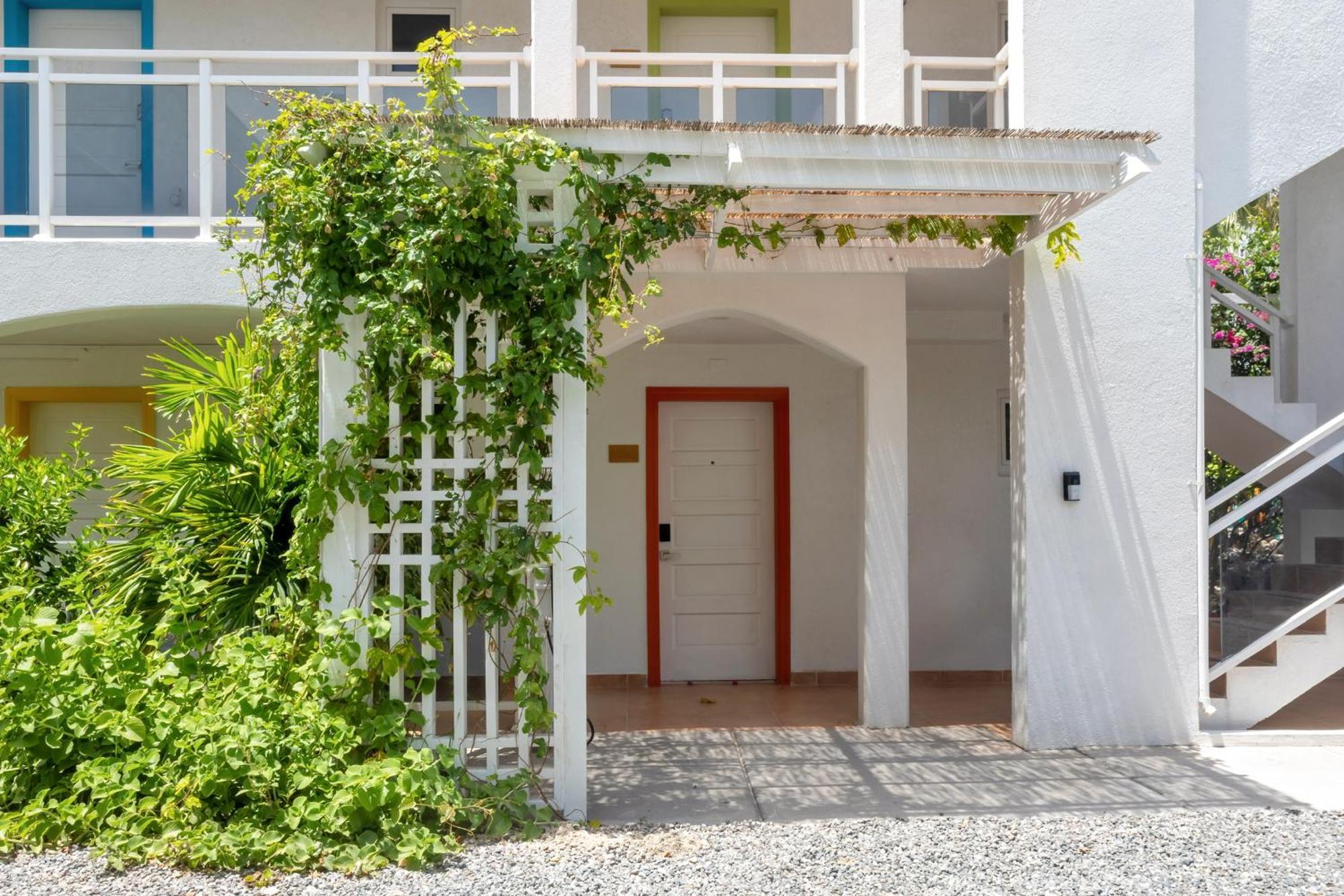 Maho Beach House - Petite Studio - Beach Access Екстериор снимка