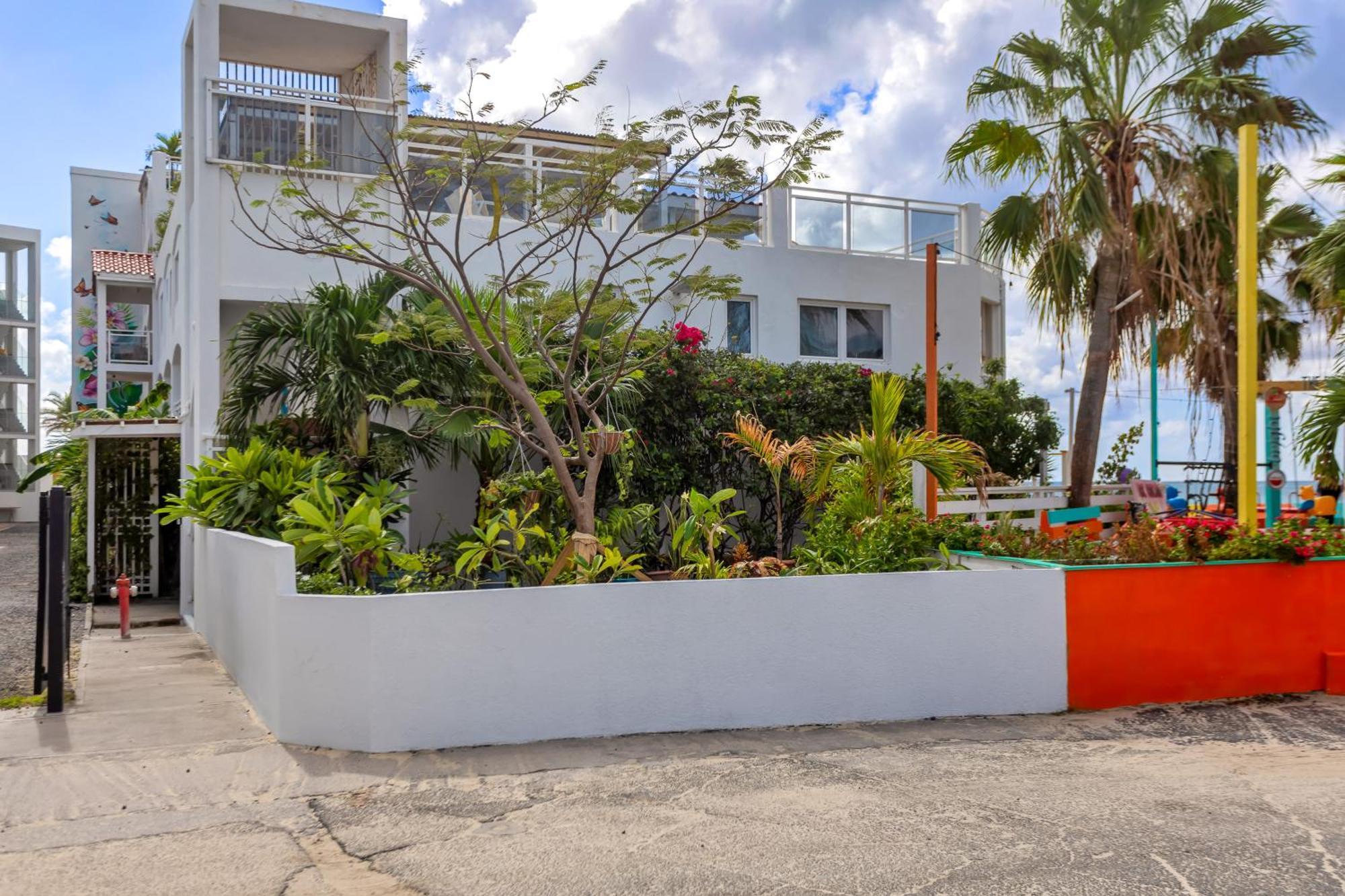 Maho Beach House - Petite Studio - Beach Access Екстериор снимка