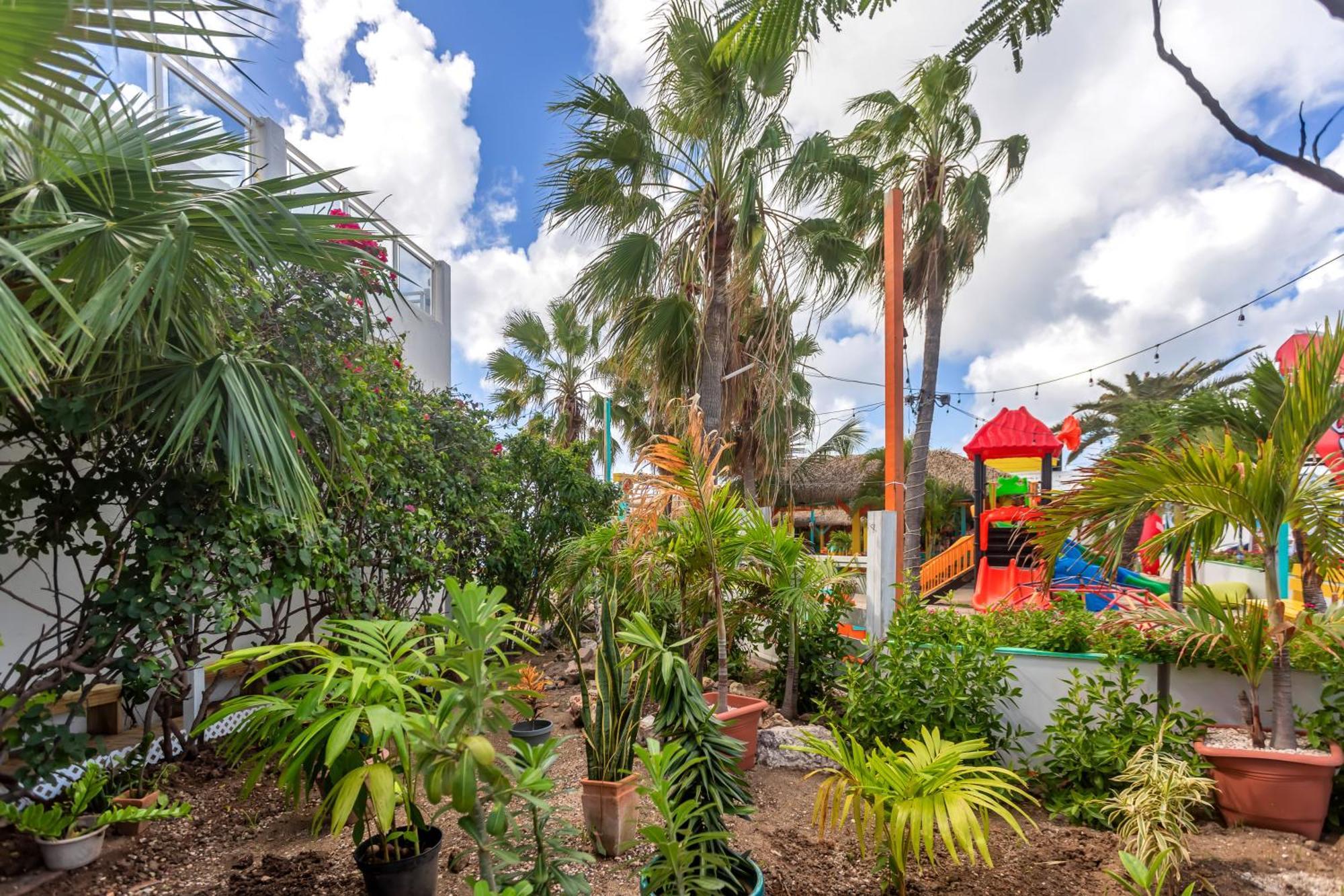 Maho Beach House - Petite Studio - Beach Access Екстериор снимка